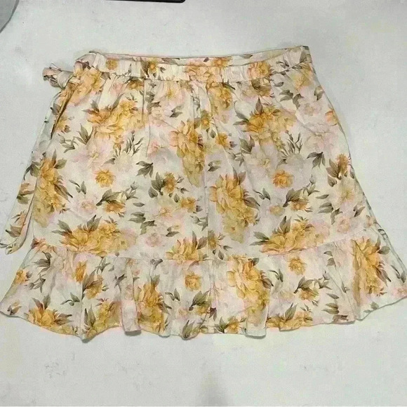 American Eagle Yellow floral wrap skirt - Picture 4 of 5